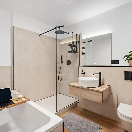 Edler Wohnraum Schwanenteich-Penthouse Mit Seeblick-Dachterrasse, Garage, Grill, Siemens-Kaffeevollautomat, Klima, Lift & Wlan 701 Mbps Apartamento